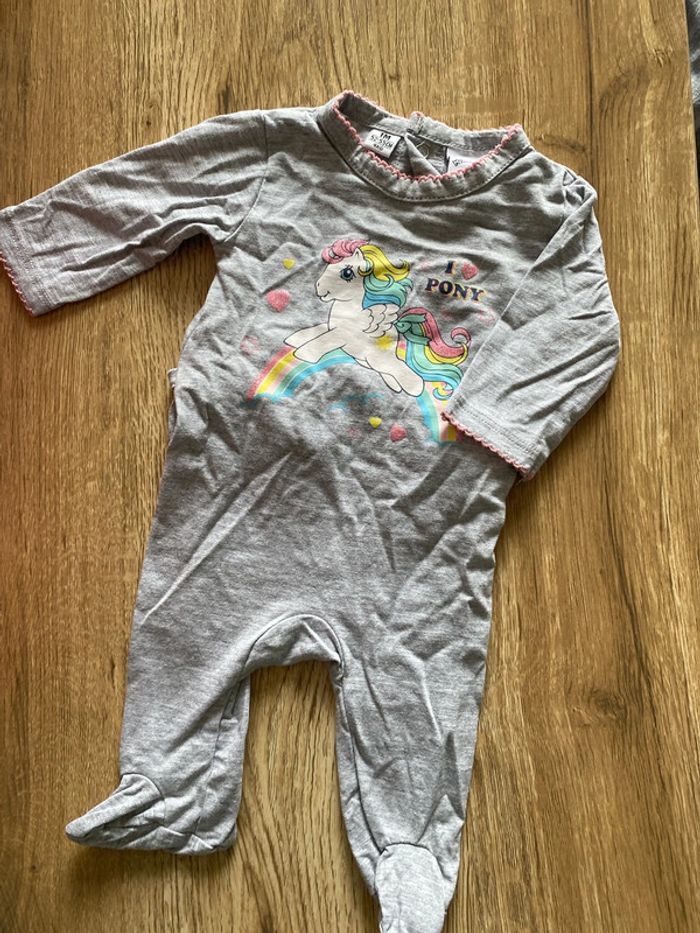 Pyjama 1 pièce taille 1 mois