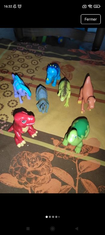 Lot dinosaure 
J8