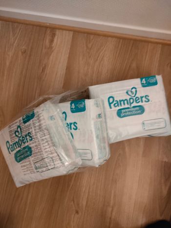 Couches Pampers
