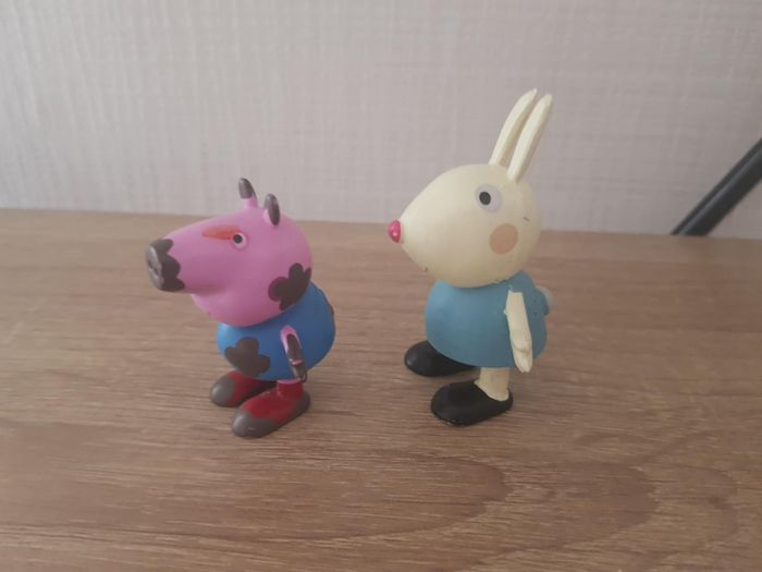 2 figurines de Peppa Pig en plastique de 5 à 6 cm - photo numéro 2