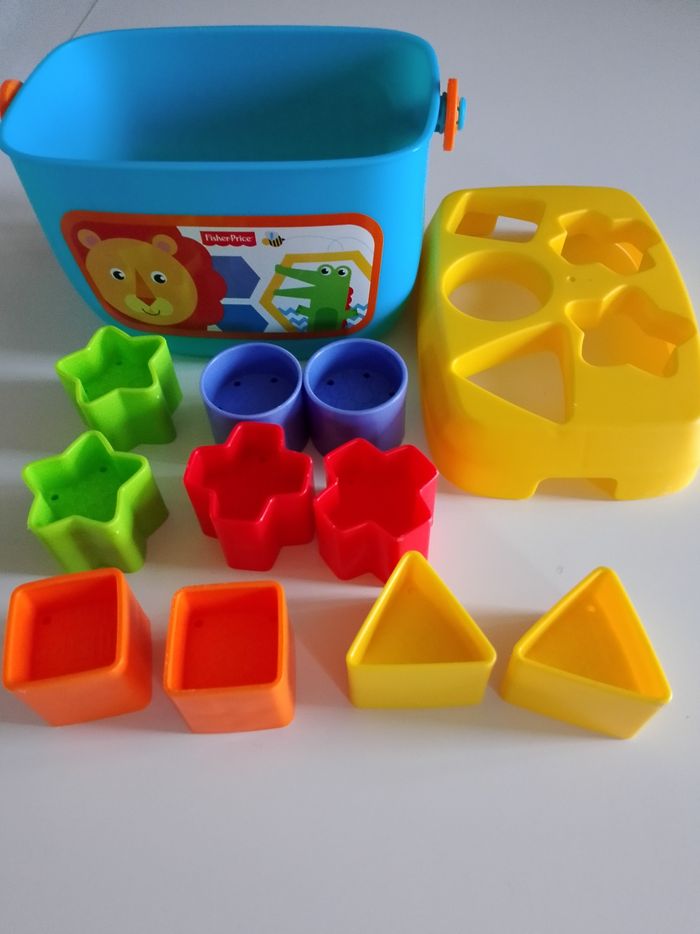 Boîte à formes Fisher price complet - photo numéro 3