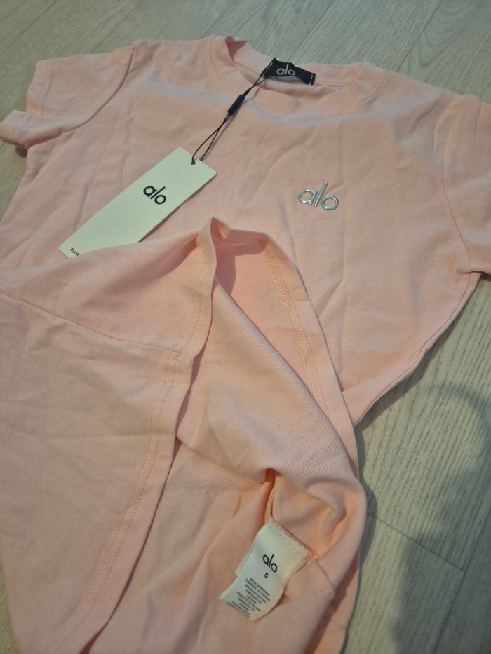 T-shirt Rose Alo yoga - photo numéro 2