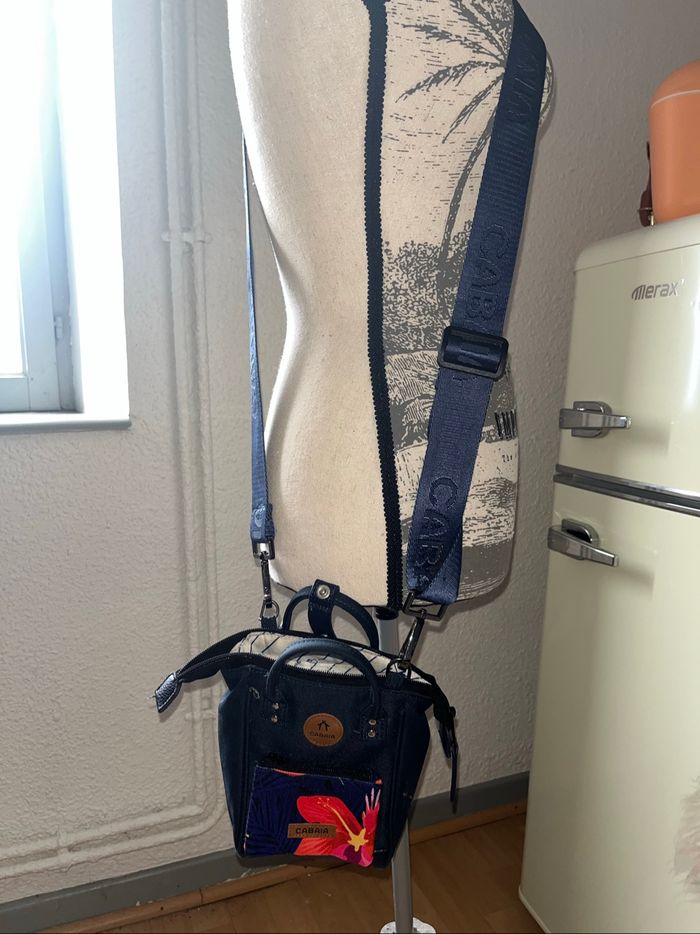 Cabaïa Nano bleu marine + pochette interchangeable (très bon état) - photo numéro 5