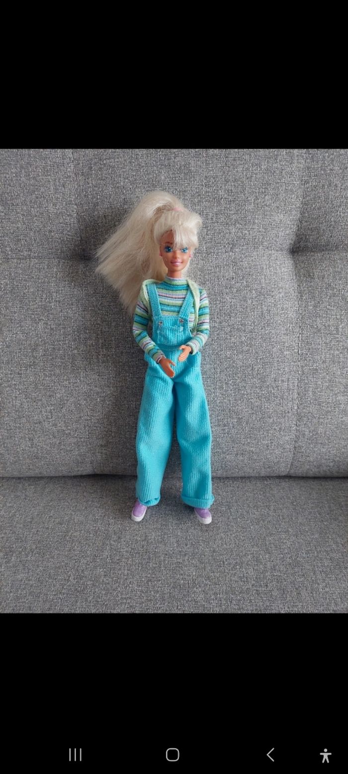 Poupée barbie 1976 et tenues - photo numéro 2