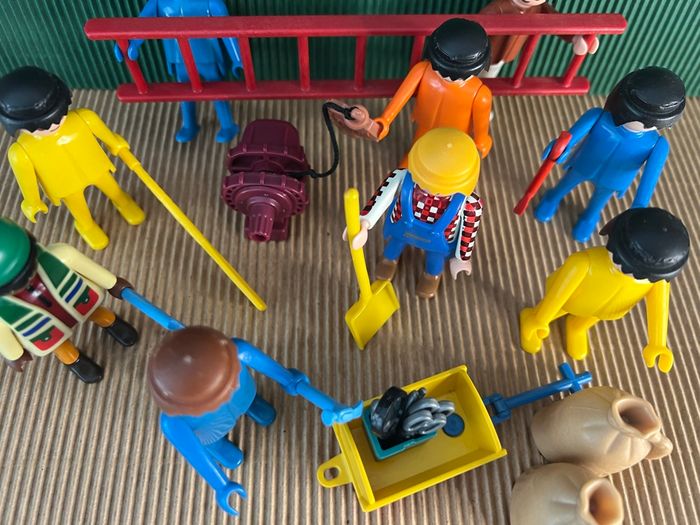 Lot de Playmobil + accessoires - photo numéro 2