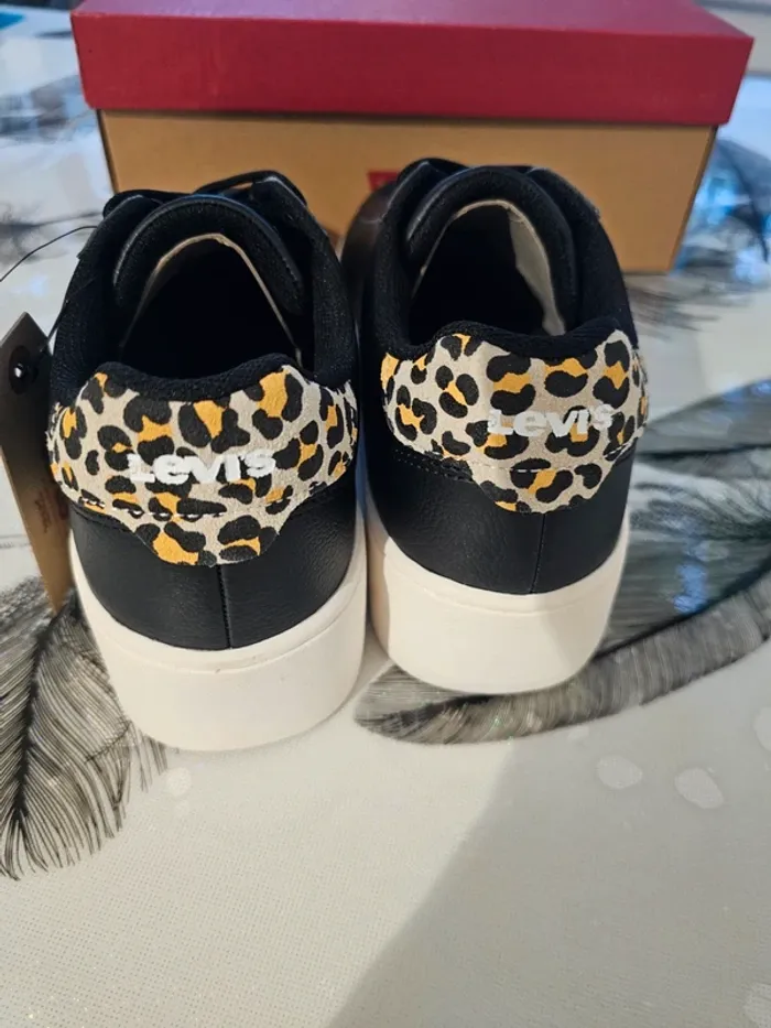 Magnifiques baskets fille, marque Levi's, noir léopard, pointure 37 - photo numéro 4