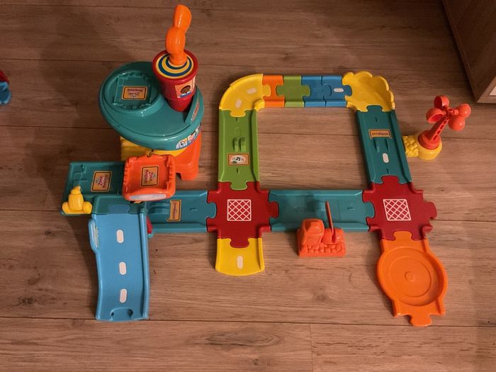 Circuit aéroport Tut Tut Bolides + avion Timon – pistes emboîtables multicolores - photo numéro 3