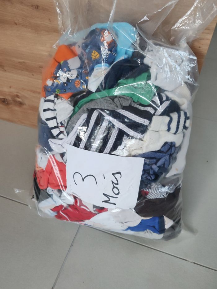 Ensemble de vêtements pour garçon.- 3 mois