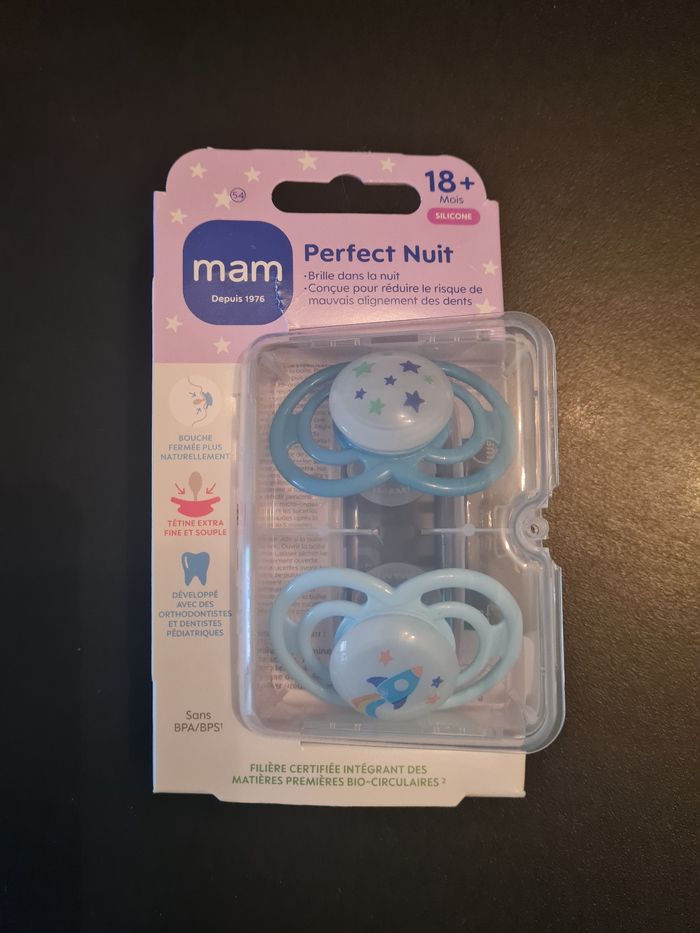 2 Tétines MAM pour 18 mois+ et attaches tétines - photo numéro 2