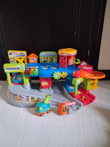 Garage interactif Tut Tut Bolide + véhicule 