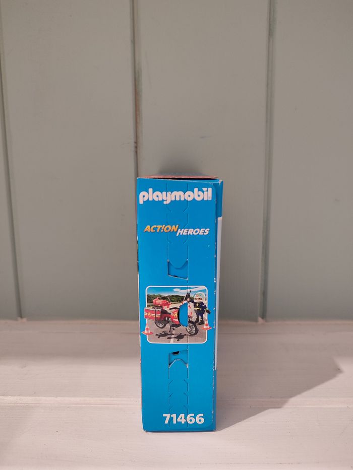 Playmobil 71466 Pompier et moto - photo numéro 3