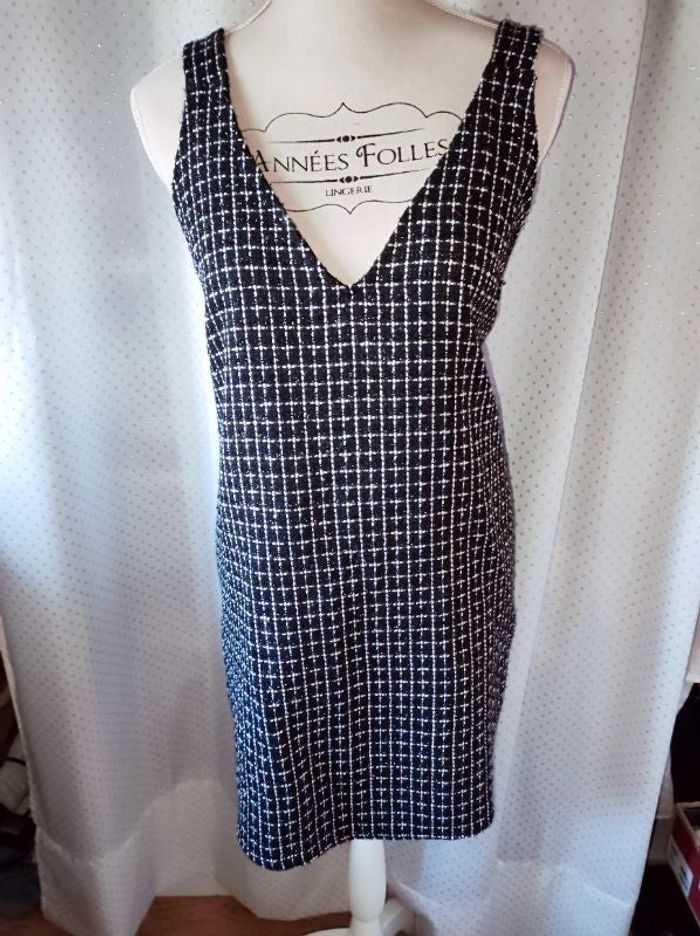 Robe  tweed noir, décolleté en V et fines bretelles, taille L, TBE !