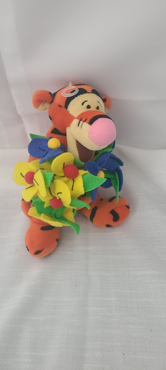 Peluche Tigrou DISNEYLAND Paris Mother's Day Tigger bouquet de fleurs Winnie l'ourson
