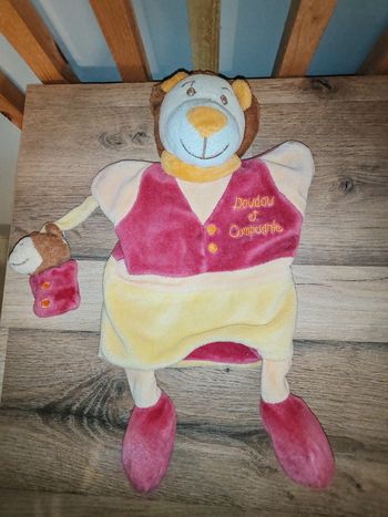 Lion marionnette doudou et compagnie