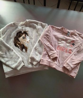 Deux Très Jolies pull fille de taille 6-8ans