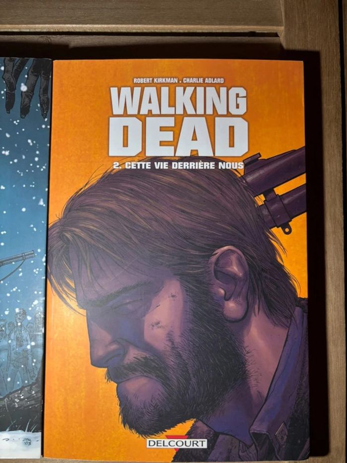 Lot de 2 bd Walking Dead tome 1 & 2 - photo numéro 3