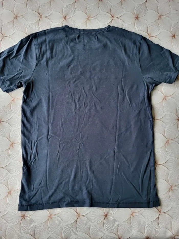 T-Shirt bleu  marine  garçon 14 ans  très  bon  état - photo numéro 2