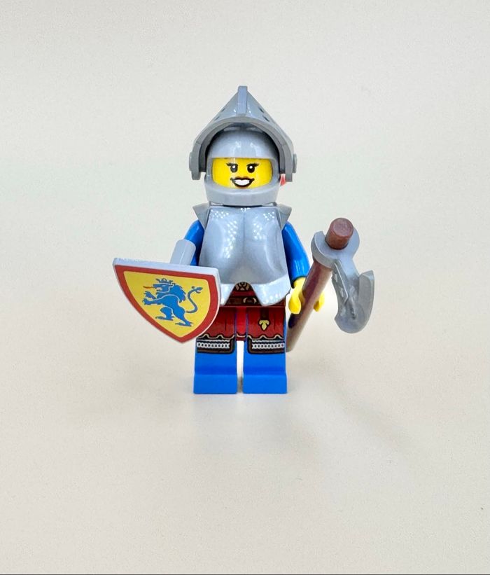Lego Figurines Castle : Femme Soldat Lion Knight, visage double expression, casque à visière - NEUF - photo numéro 3