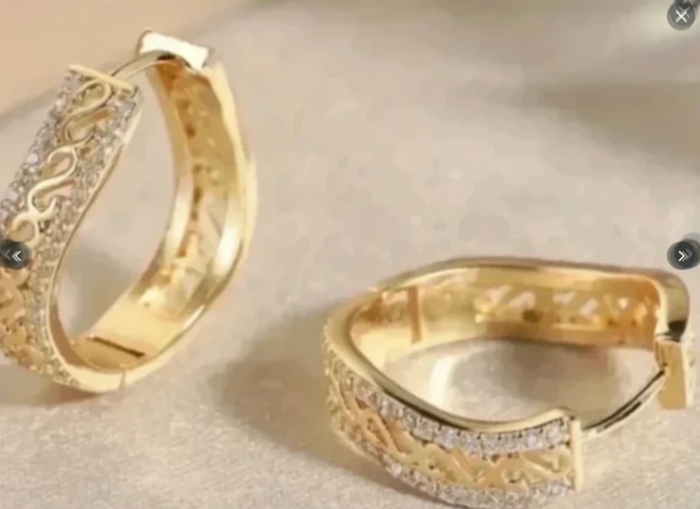 Créoles circulaires 20 mm plaqué or avec zircon