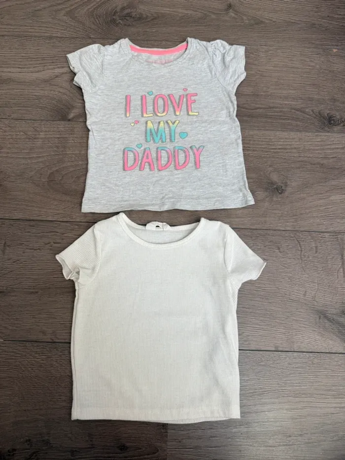 2 t shirt primark 18-24 mois