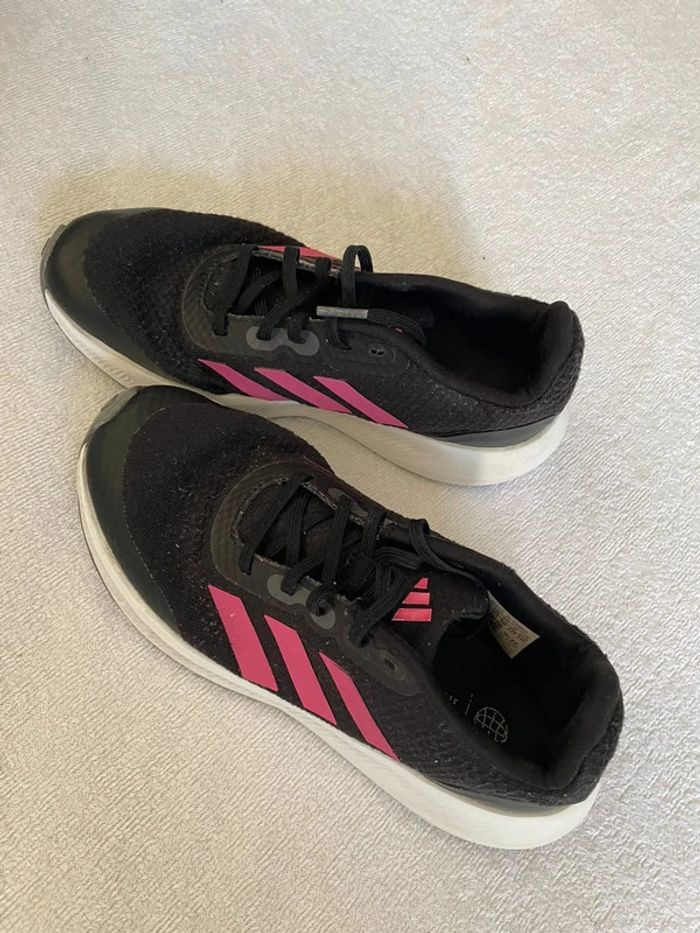 Paire de chaussure adidas p:36 - photo numéro 4