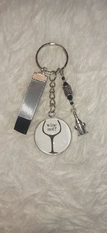 Porte clé humour vin " Wine not"