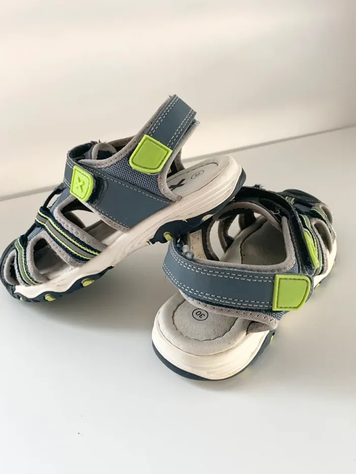 Paire de sandales / nu pied a scratch pour enfant. Taille 30 - photo numéro 3