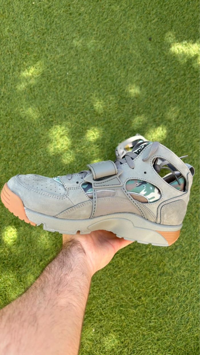Nike air huarache x corteiz chaussure montante gris marron - photo numéro 4