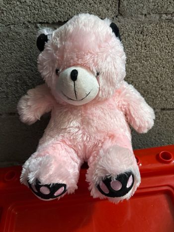 Ourson en peluche rose