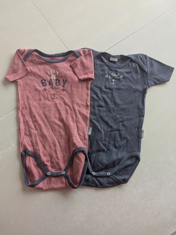 Lot de 2 bodys Absorba