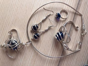 Parure collier, bracelet, boucles d'oreilles et bague