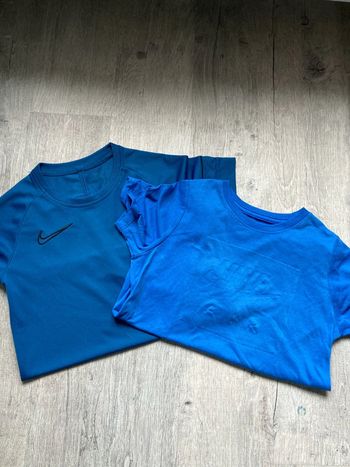 Lot 2 tee-shirts Nike dry fit 8-9 ans