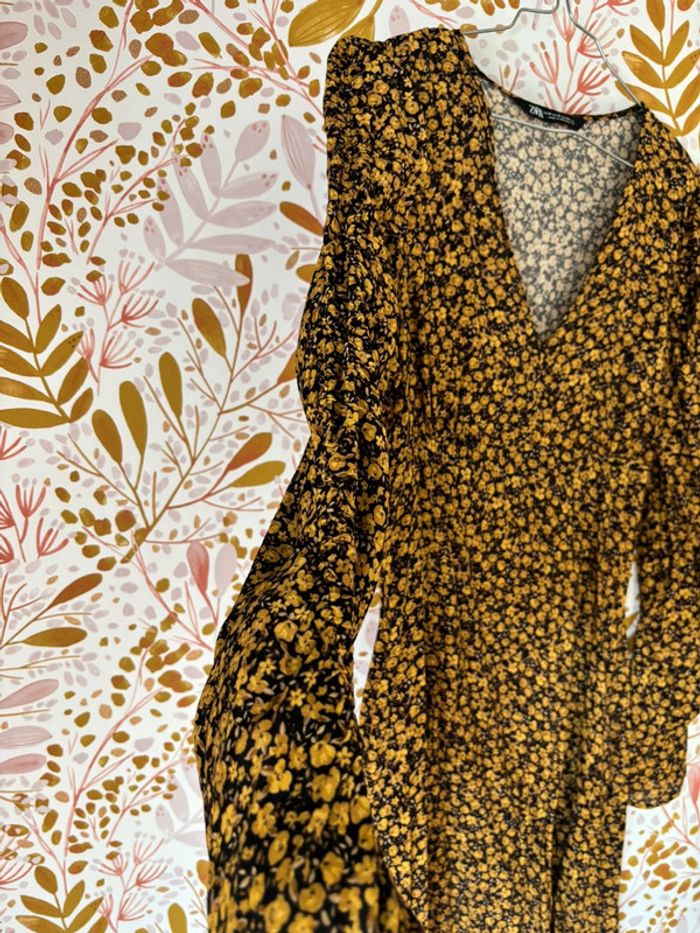 Robe fleurie Zara noir et moutarde - photo numéro 2