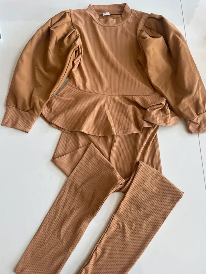 Ensemble legging et pull manches bouffantes 7 ans fille