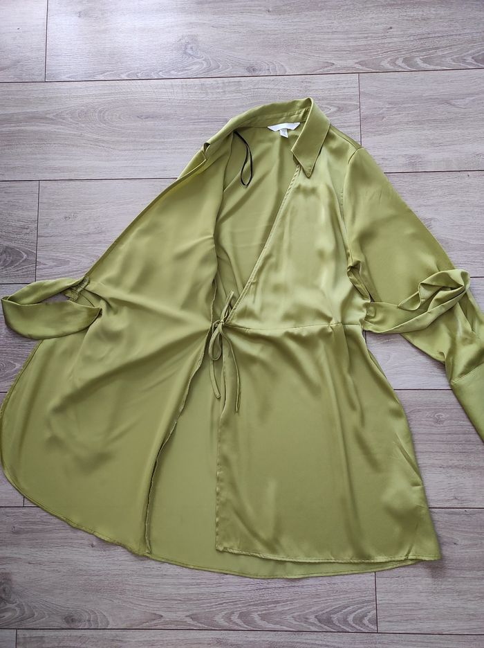 Robe portefeuille satinée H&M verte taille XS 34 - photo numéro 2