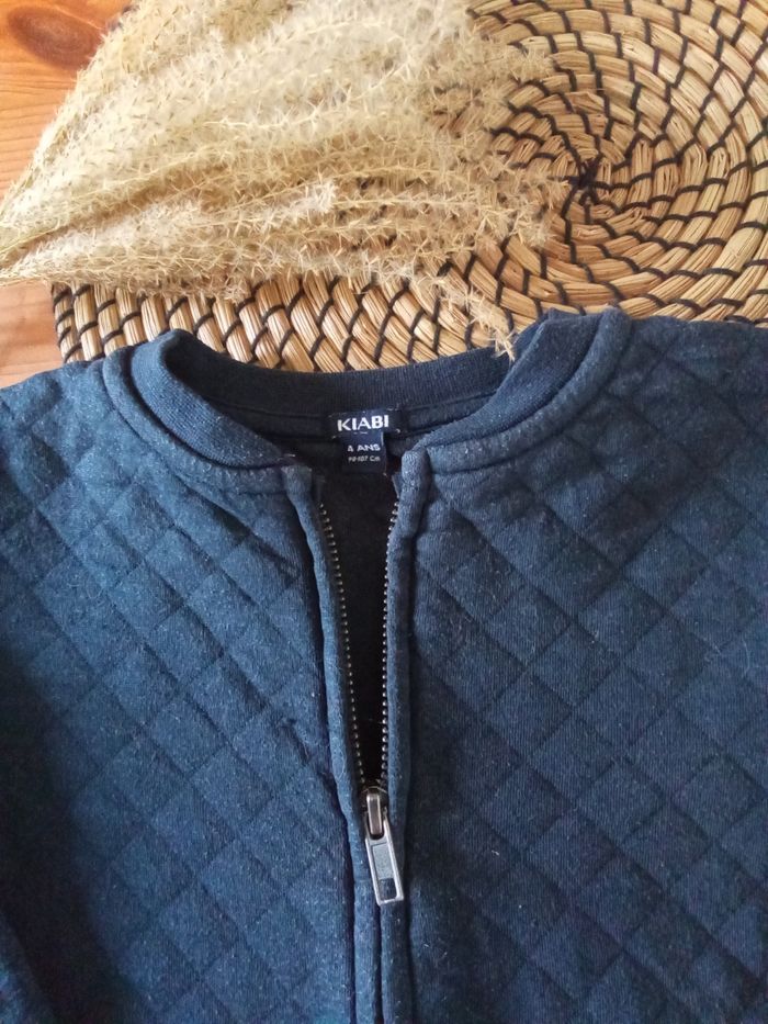 Gilet marine avec zip de fermeture Kiabi taille 4 ans - photo numéro 2