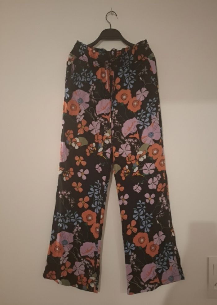 Pantalon fleuri - photo numéro 3