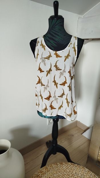 Débardeur H&M S 36 blanc imprimé crocodile moutarde doré