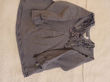 Pull fille super jolie marque 3 pommes taille 12 mois blanc à rayures voir photos avec motif sur les manches