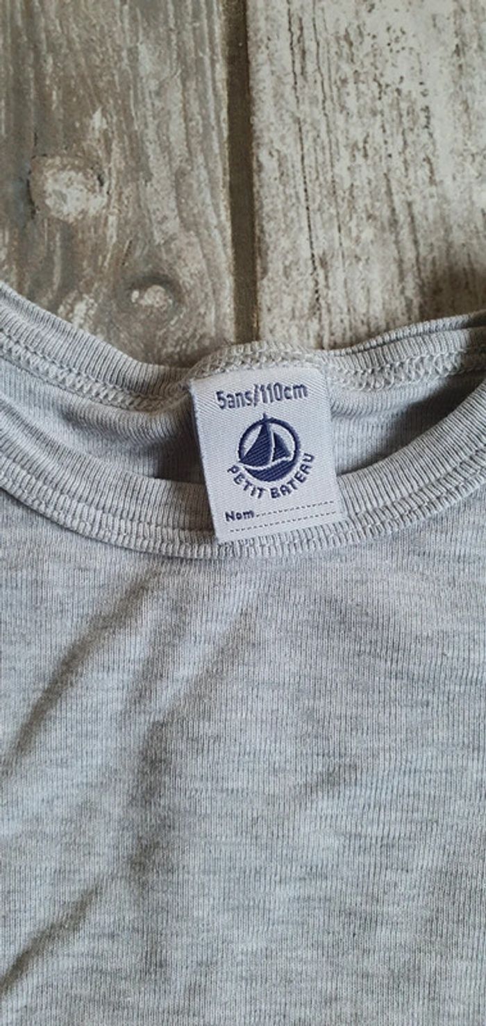 Tshirt petit bateau 5 ans en très bon état - photo numéro 2
