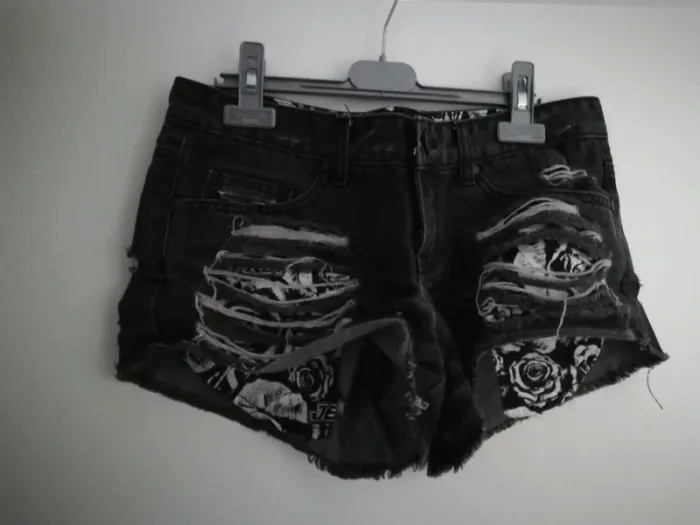 Short noir à la mode