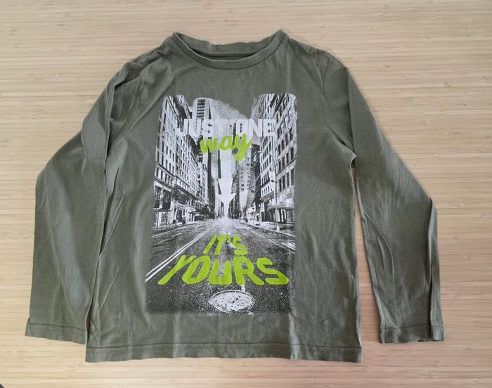 Lot t-shirts manches longues 8ans - photo numéro 7