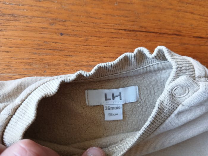 Deux sweats LH - photo numéro 3