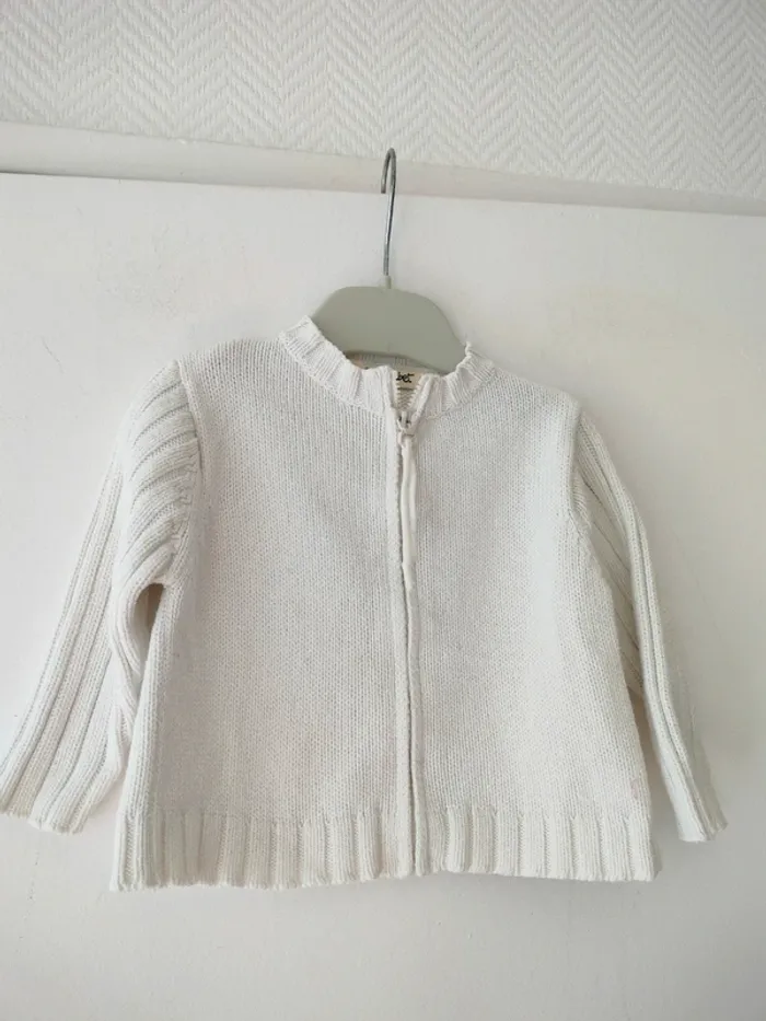 (e) gilet blanc crème Alphabet