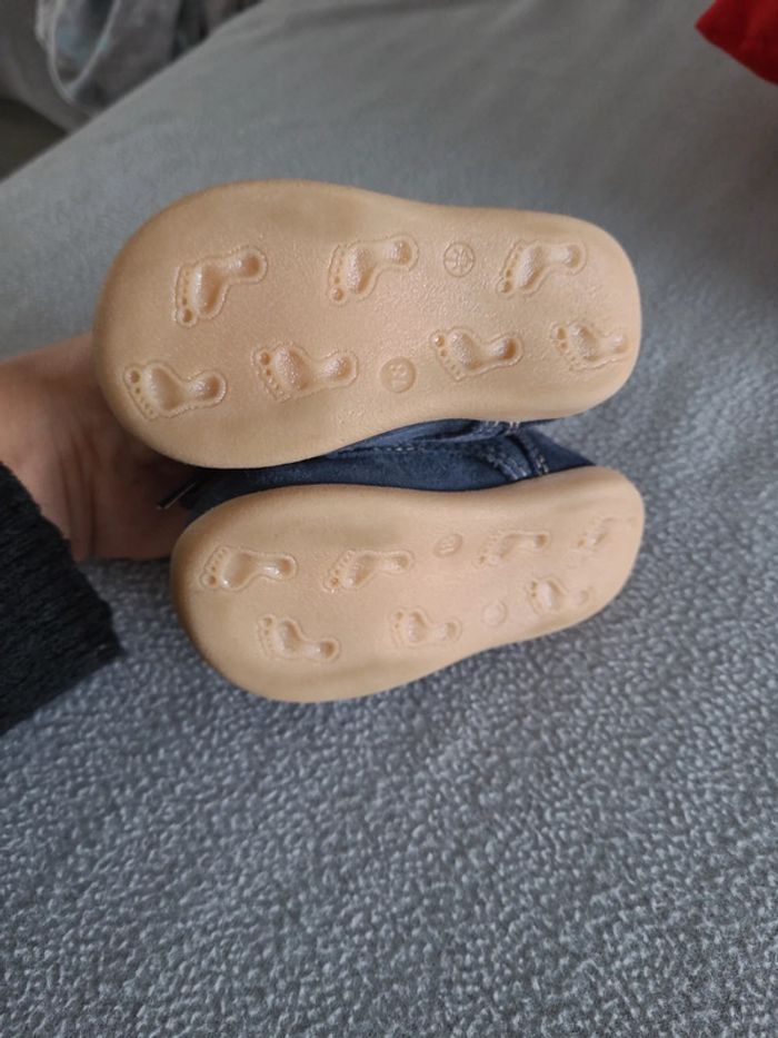 Chaussure Bébé 🚼 - photo numéro 2