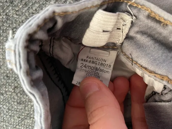 Pantalon destroyé - photo numéro 5