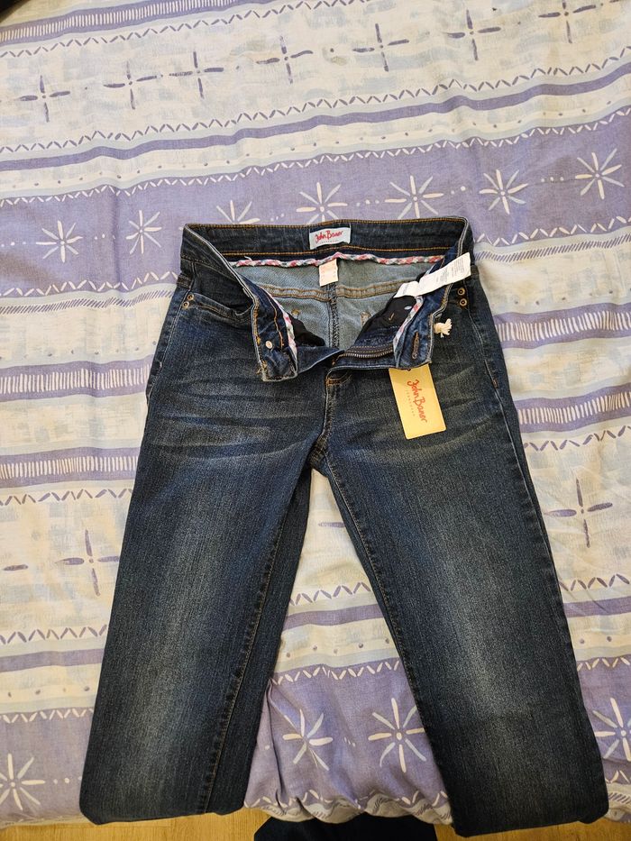 Pantalon neuf avec étiquette