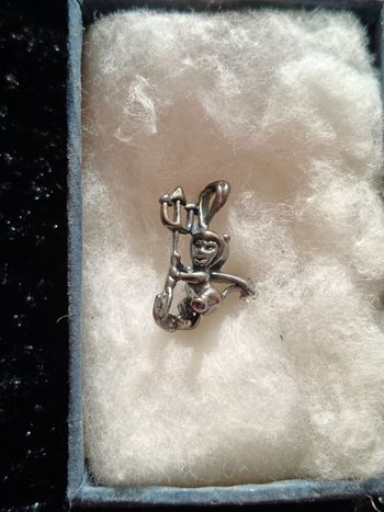 Pendentif charms petit diablotin 