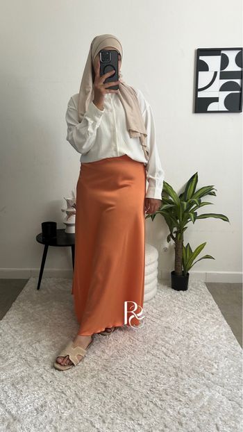 Jupe en satin orange 