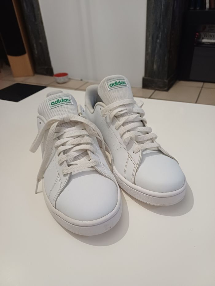 Basket blanche logo vert Adidas taille 43 1/3
